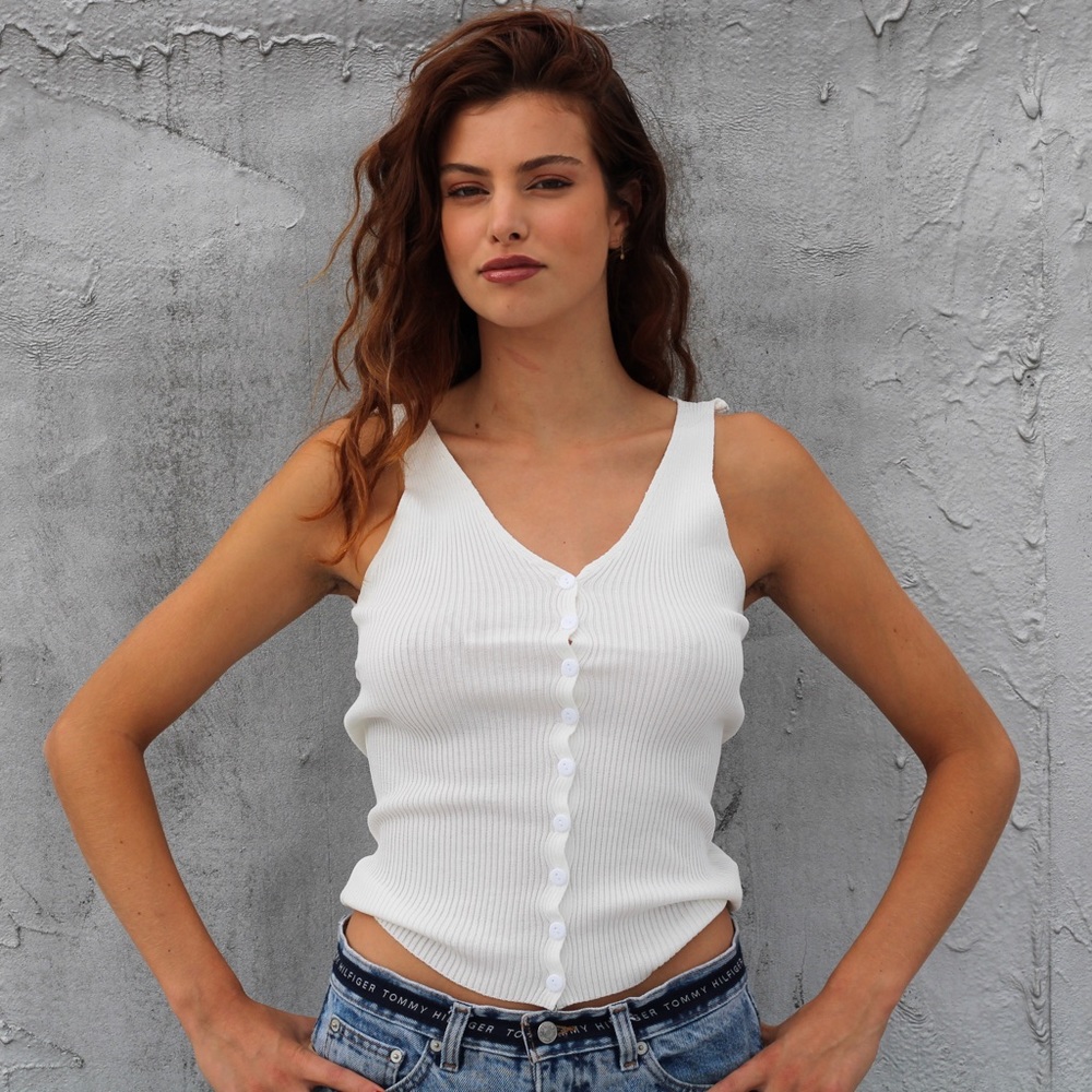 verge girl white ribbed button tank